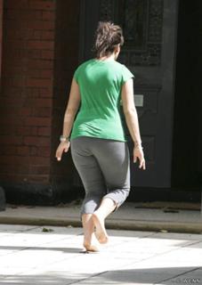 Lily Allen feet photo thumbnail