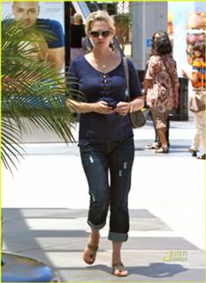 January Jones feet photo thumbnail
