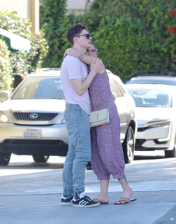 Halsey feet photo thumbnail