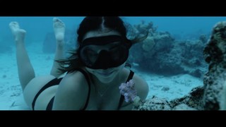 Alexis Ren feet photo thumbnail