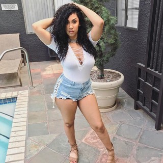Queen Naija feet photo thumbnail
