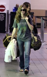 Denise Richards feet photo thumbnail
