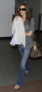 Denise Richards feet photo thumbnail