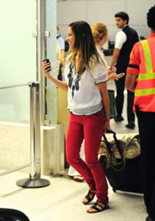 Hilary Swank feet photo thumbnail