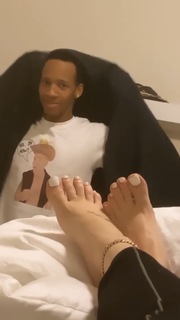 Victoria Waldrip feet photo thumbnail
