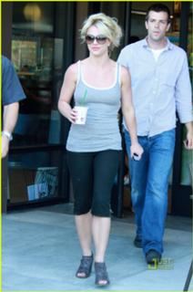 Britney Spears feet photo thumbnail