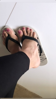 Franciely Freduzeski feet photo thumbnail