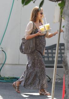 Jessica Alba feet photo thumbnail