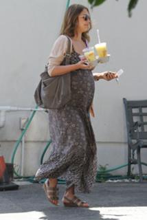 Jessica Alba feet photo thumbnail