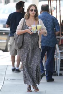 Jessica Alba feet photo thumbnail