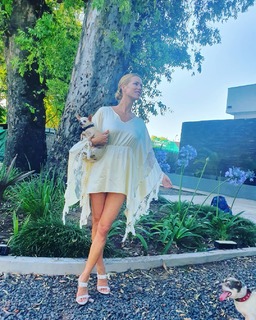 Nicole Neumann feet photo thumbnail