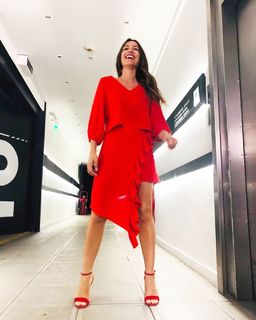 Carolina Ardohain feet photo thumbnail