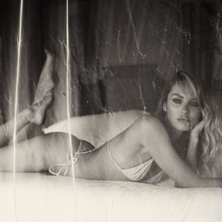 Candice Swanepoel feet photo thumbnail