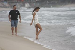 Alessandra Ambrosio feet photo thumbnail