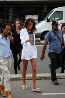 Alessandra Ambrosio feet photo thumbnail