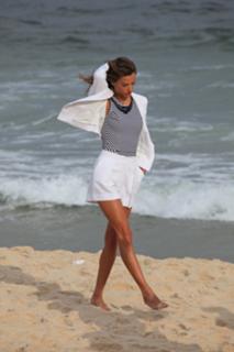 Alessandra Ambrosio feet photo thumbnail