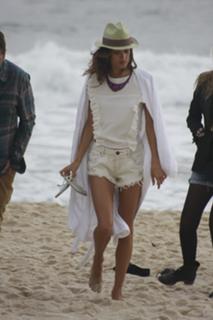 Alessandra Ambrosio feet photo thumbnail
