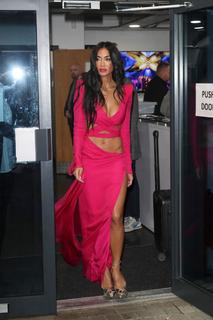 Nicole Scherzinger feet photo thumbnail