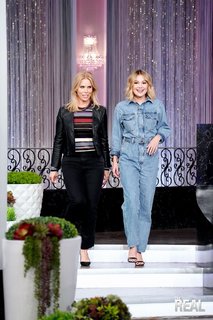 Olivia Holt feet photo thumbnail