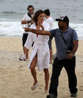 Alessandra Ambrosio feet photo thumbnail