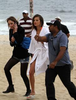 Alessandra Ambrosio feet photo thumbnail