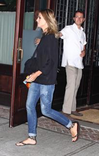 Heidi Klum feet photo thumbnail