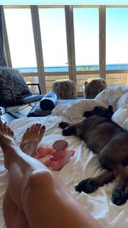 Brooke Burke feet photo thumbnail