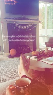 Nikki Garcia feet photo thumbnail