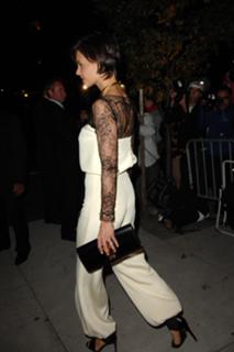 Katie Holmes feet photo thumbnail