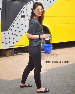 Kareena Kapoor feet photo thumbnail