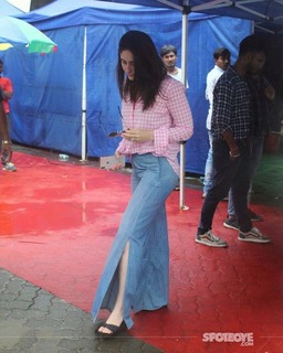 Kareena Kapoor feet photo thumbnail