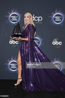 Carrie Underwood feet photo thumbnail