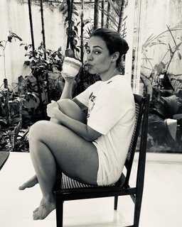 Paolla Oliveira feet photo thumbnail