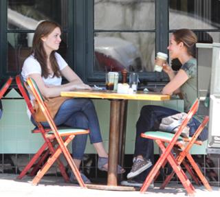 Mandy Moore feet photo thumbnail