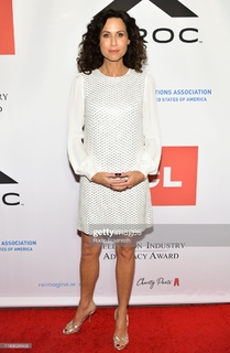 Minnie Driver feet photo thumbnail