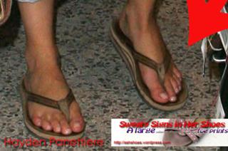 Hayden Panettiere feet photo thumbnail