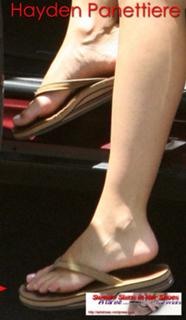 Hayden Panettiere feet photo thumbnail