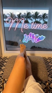 Adriana Lima feet photo thumbnail