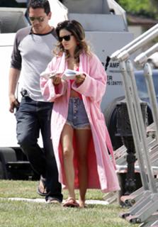 Rachel Bilson feet photo thumbnail