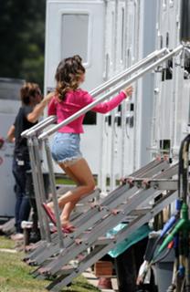 Rachel Bilson feet photo thumbnail