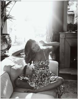 Gisele Bündchen feet photo thumbnail