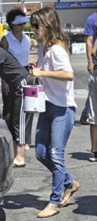 Rachel Bilson feet photo thumbnail