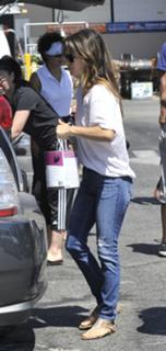 Rachel Bilson feet photo thumbnail