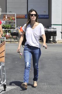 Rachel Bilson feet photo thumbnail