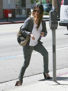 Rachel Bilson feet photo thumbnail