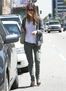 Rachel Bilson feet photo thumbnail