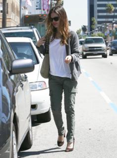 Rachel Bilson feet photo thumbnail