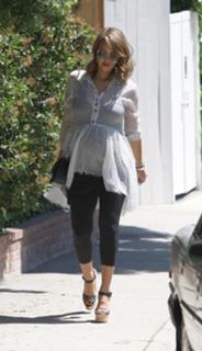 Jessica Alba feet photo thumbnail
