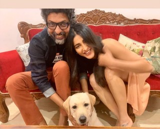 Shruti Haasan feet photo thumbnail