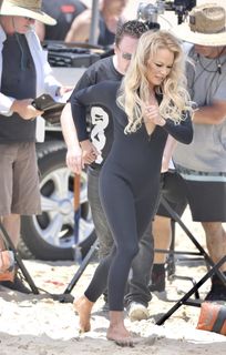 Pamela Anderson feet photo thumbnail